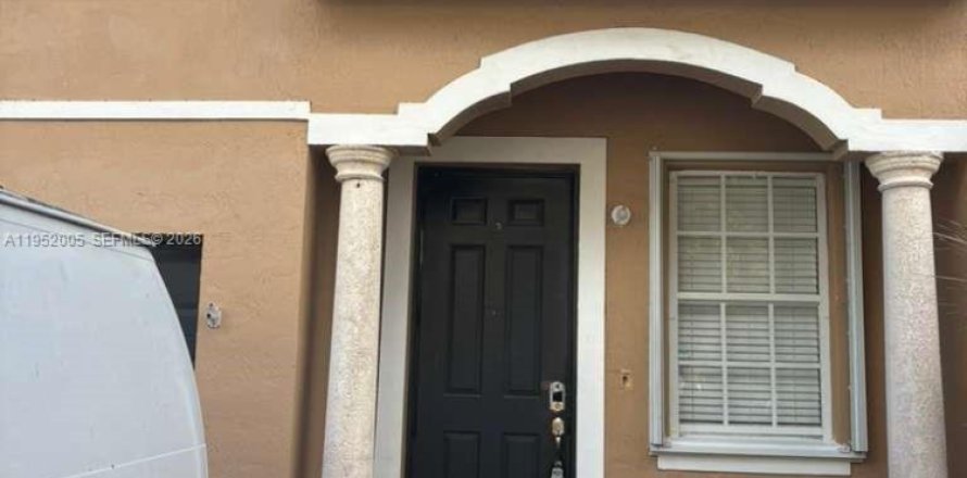 Townhouse in Homestead, Florida 3 bedrooms, 158.31 sq.m. № 2007589
