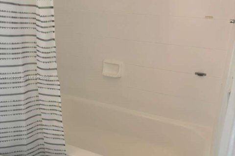 Townhouse in Homestead, Florida 3 bedrooms, 158.31 sq.m. № 2007589 - photo 16