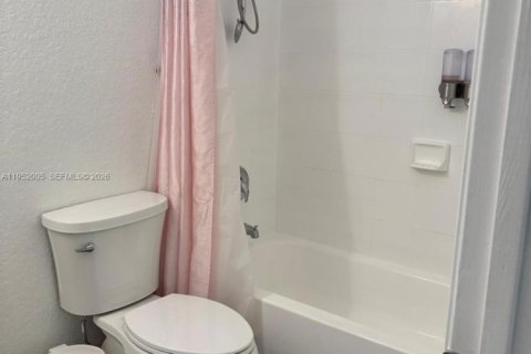 Townhouse in Homestead, Florida 3 bedrooms, 158.31 sq.m. № 2007589 - photo 15