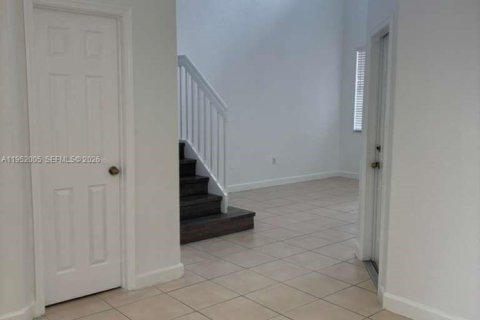 Townhouse in Homestead, Florida 3 bedrooms, 158.31 sq.m. № 2007589 - photo 5