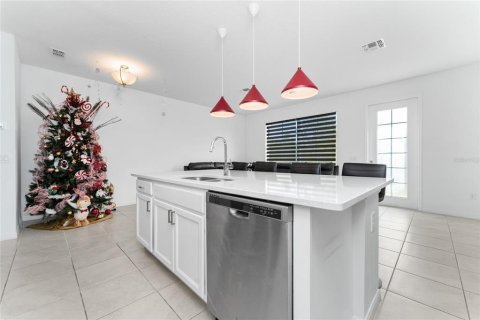 Townhouse in Davenport, Florida 3 bedrooms, 150.87 sq.m. № 1854321 - photo 8