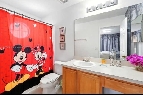 Casa en venta en Kissimmee, Florida, 8 dormitorios, 268.49 m2 № 1952701 - foto 29