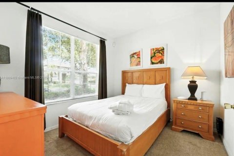 Casa en venta en Kissimmee, Florida, 8 dormitorios, 268.49 m2 № 1952701 - foto 24