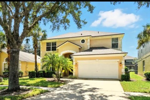 Casa en venta en Kissimmee, Florida, 8 dormitorios, 268.49 m2 № 1952701 - foto 1