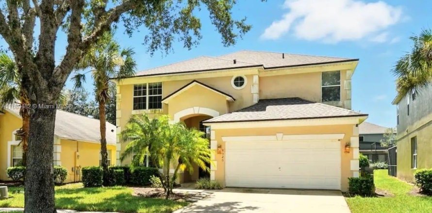 Casa en Kissimmee, Florida 8 dormitorios, 268.49 m2 № 1952701