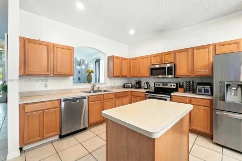 Casa en venta en Kissimmee, Florida, 8 dormitorios, 268.49 m2 № 1952701 - foto 26