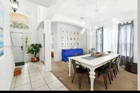 Casa en venta en Kissimmee, Florida, 8 dormitorios, 268.49 m2 № 1952701 - foto 27