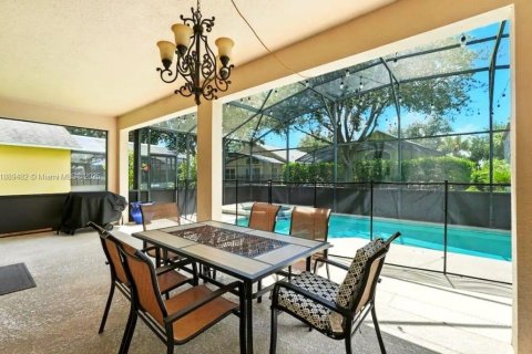 Casa en venta en Kissimmee, Florida, 8 dormitorios, 268.49 m2 № 1952701 - foto 19