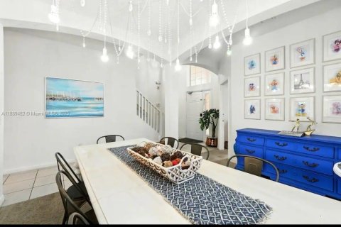 Casa en venta en Kissimmee, Florida, 8 dormitorios, 268.49 m2 № 1952701 - foto 17