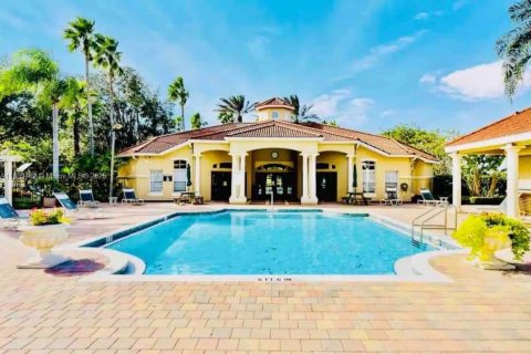 Casa en venta en Kissimmee, Florida, 8 dormitorios, 268.49 m2 № 1952701 - foto 6