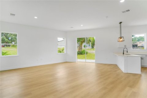 House in Apopka, Florida 4 bedrooms, 161.19 sq.m. № 1808527 - photo 6