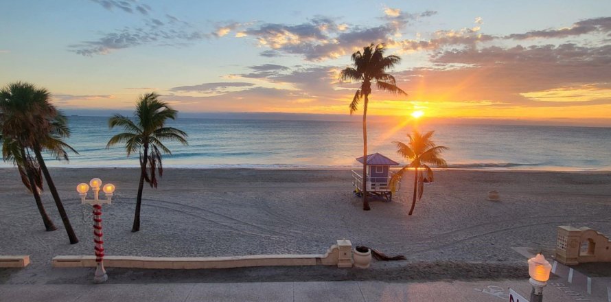 Casa en Hollywood, Florida 10 dormitorios, 764.59 m2 № 1068210