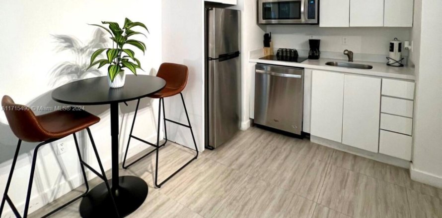 Condo in Miami Beach, Florida, 1 bedroom  № 1959561
