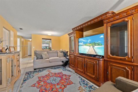 House in St. Lucie, Florida 2 bedrooms, 100.15 sq.m. № 1702280 - photo 8