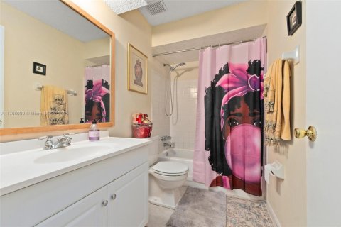 House in St. Lucie, Florida 2 bedrooms, 100.15 sq.m. № 1702280 - photo 9