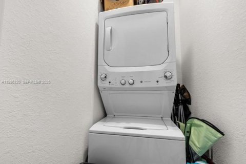 Купить виллу или дом в Хомстед, Флорида 5 спален, 273.5м2, № 2047925 - фото 27