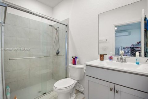 Купить виллу или дом в Хомстед, Флорида 5 спален, 273.5м2, № 2047925 - фото 28