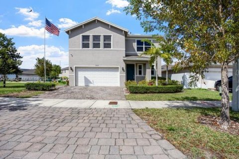 Купить виллу или дом в Хомстед, Флорида 5 спален, 273.5м2, № 2047925 - фото 4