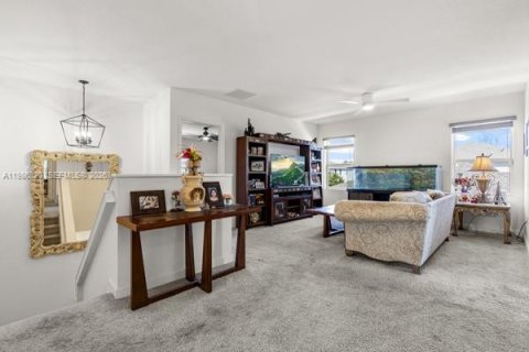 Купить виллу или дом в Хомстед, Флорида 5 спален, 273.5м2, № 2047925 - фото 12