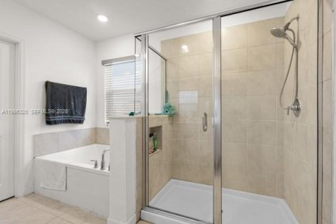 Купить виллу или дом в Хомстед, Флорида 5 спален, 273.5м2, № 2047925 - фото 14