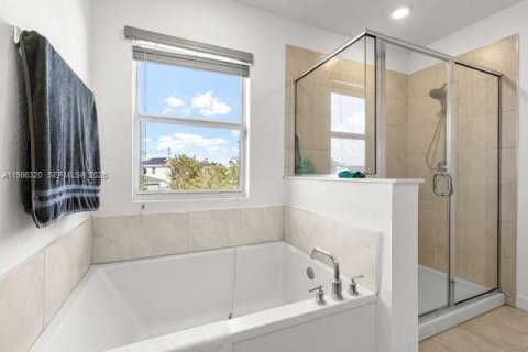 Купить виллу или дом в Хомстед, Флорида 5 спален, 273.5м2, № 2047925 - фото 15