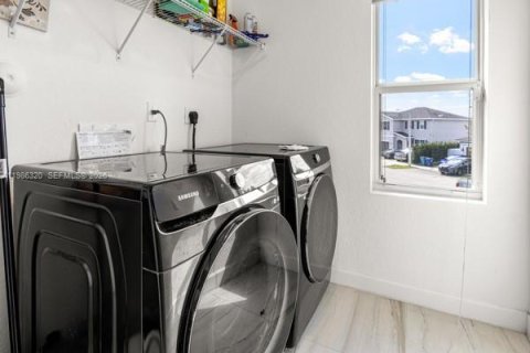 Купить виллу или дом в Хомстед, Флорида 5 спален, 273.5м2, № 2047925 - фото 22