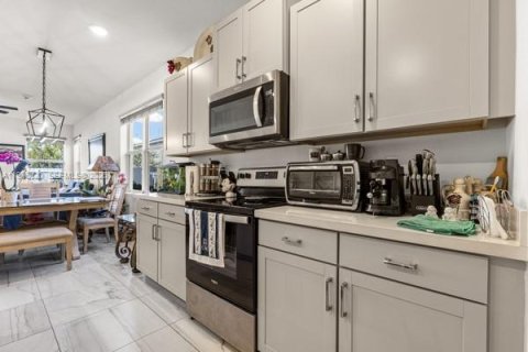 Купить виллу или дом в Хомстед, Флорида 5 спален, 273.5м2, № 2047925 - фото 7