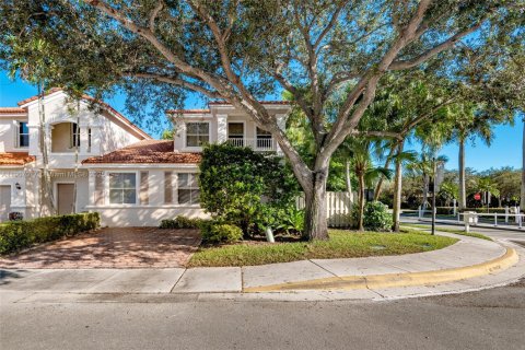 Townhouse in Pembroke Pines, Florida 3 bedrooms, 163.88 sq.m. № 1963621 - photo 2