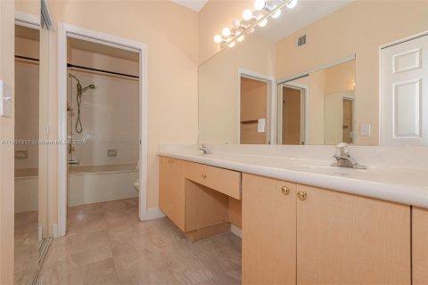 Townhouse in Pembroke Pines, Florida 3 bedrooms, 163.88 sq.m. № 1963621 - photo 21