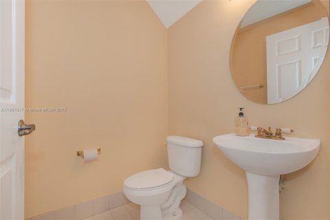 Townhouse in Pembroke Pines, Florida 3 bedrooms, 163.88 sq.m. № 1963621 - photo 10