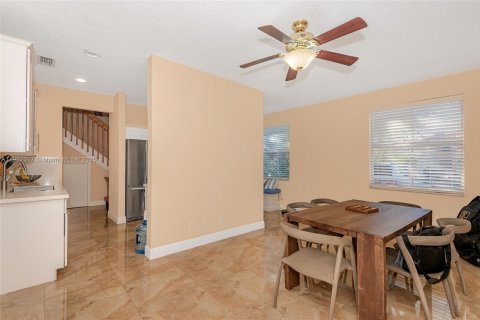 Townhouse in Pembroke Pines, Florida 3 bedrooms, 163.88 sq.m. № 1963621 - photo 14