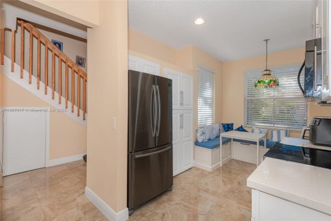 Townhouse in Pembroke Pines, Florida 3 bedrooms, 163.88 sq.m. № 1963621 - photo 12