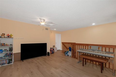 Townhouse in Pembroke Pines, Florida 3 bedrooms, 163.88 sq.m. № 1963621 - photo 29