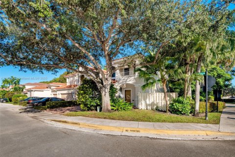 Townhouse in Pembroke Pines, Florida 3 bedrooms, 163.88 sq.m. № 1963621 - photo 3