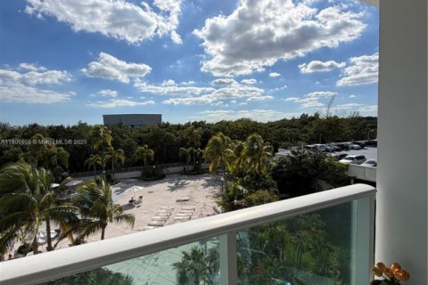 Купить кондоминиум в Санни-Айлс-Бич, Флорида 2 спальни, 126.07м2, № 1970555 - фото 9
