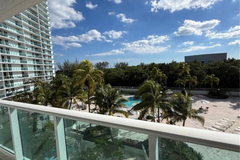 Купить кондоминиум в Санни-Айлс-Бич, Флорида 2 спальни, 126.07м2, № 1970555 - фото 11
