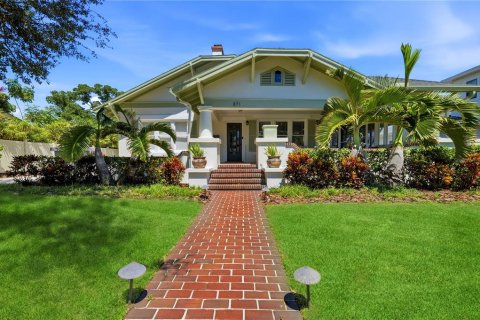 House in Saint Petersburg, Florida 3 bedrooms, 207.54 sq.m. № 2273206