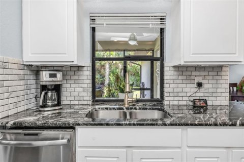 Villa ou maison à vendre à Port Charlotte, Floride: 2 chambres, 188.41 m2 № 1856087 - photo 5