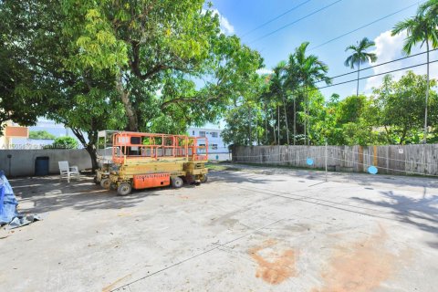 Propiedad comercial en venta en Miami Springs, Florida № 2012279 - foto 25