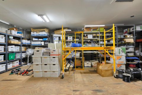 Propiedad comercial en venta en Miami Springs, Florida № 2012279 - foto 22