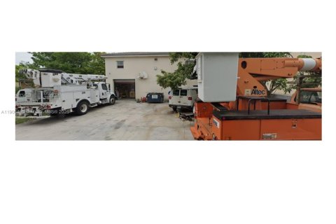 Propiedad comercial en venta en Miami Springs, Florida № 2012279 - foto 3