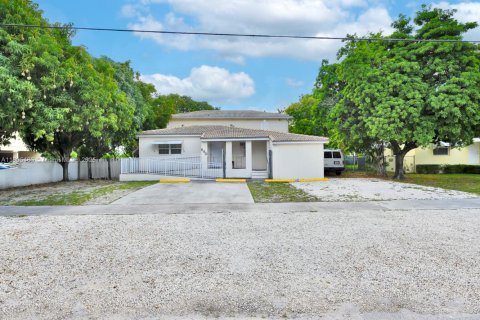 Propiedad comercial en venta en Miami Springs, Florida № 2012279 - foto 4