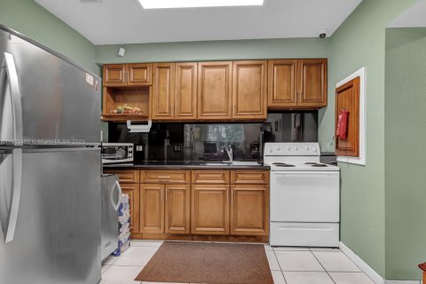 Propiedad comercial en venta en Miami Springs, Florida № 2012279 - foto 16