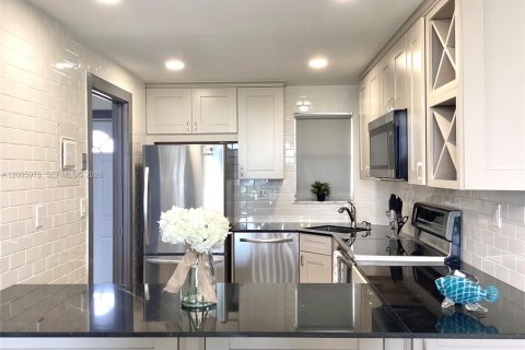 Copropriété à vendre à Pembroke Pines, Floride: 1 chambre, 74.32 m2 № 2177628 - photo 12