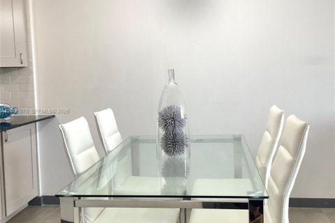 Copropriété à vendre à Pembroke Pines, Floride: 1 chambre, 74.32 m2 № 2177628 - photo 14