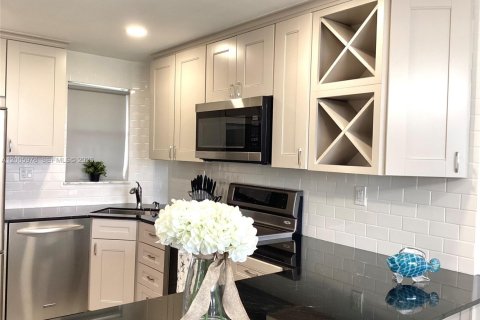 Copropriété à vendre à Pembroke Pines, Floride: 1 chambre, 74.32 m2 № 2177628 - photo 8