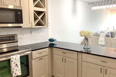 Copropriété à vendre à Pembroke Pines, Floride: 1 chambre, 74.32 m2 № 2177628 - photo 6