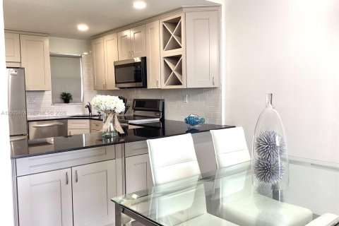 Copropriété à vendre à Pembroke Pines, Floride: 1 chambre, 74.32 m2 № 2177628 - photo 9