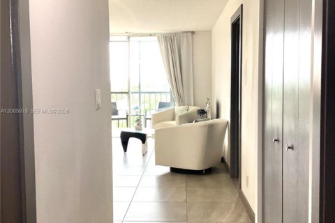 Copropriété à vendre à Pembroke Pines, Floride: 1 chambre, 74.32 m2 № 2177628 - photo 2