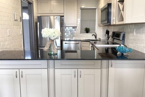 Copropriété à vendre à Pembroke Pines, Floride: 1 chambre, 74.32 m2 № 2177628 - photo 11